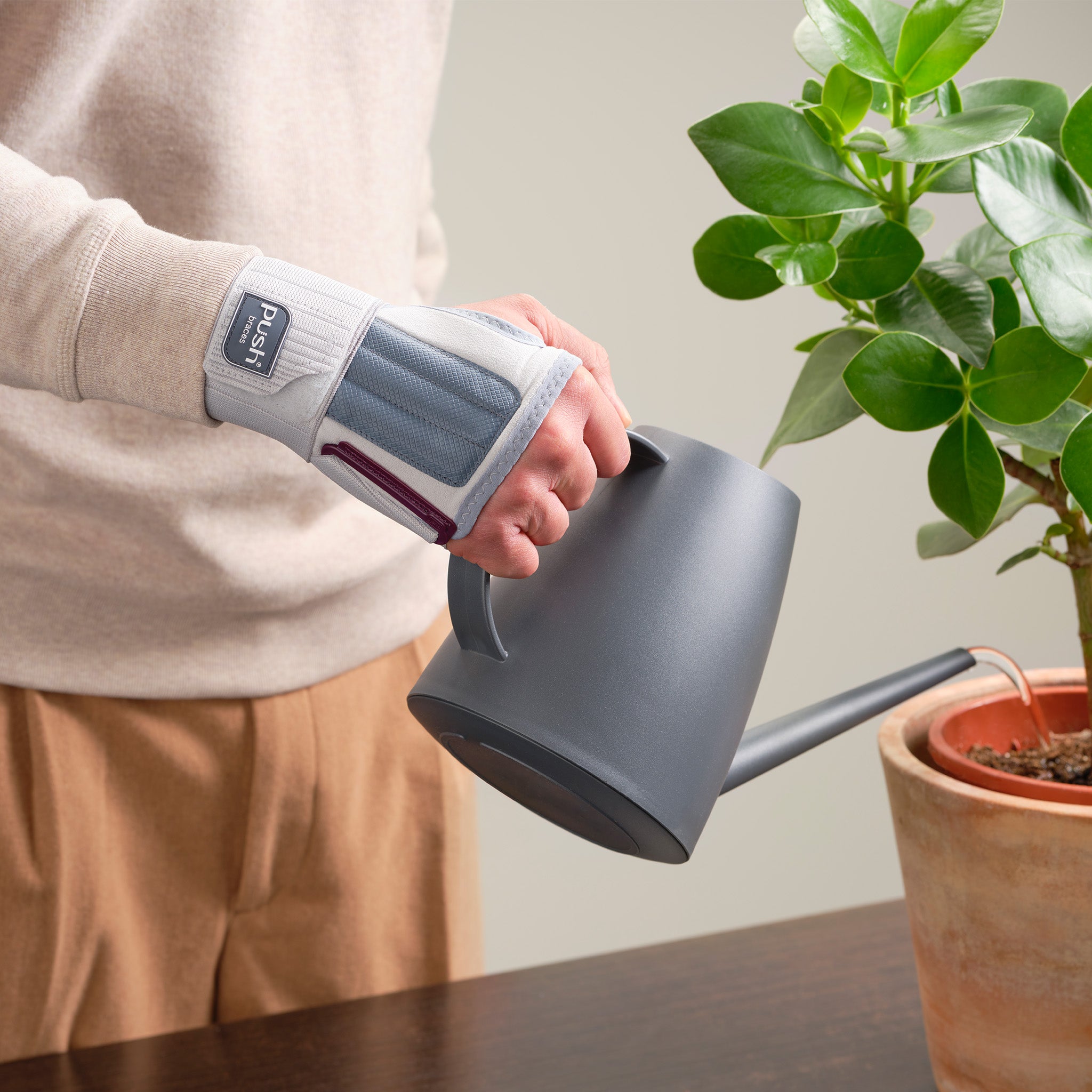 Wrist support Push Med with rails for relief and stability