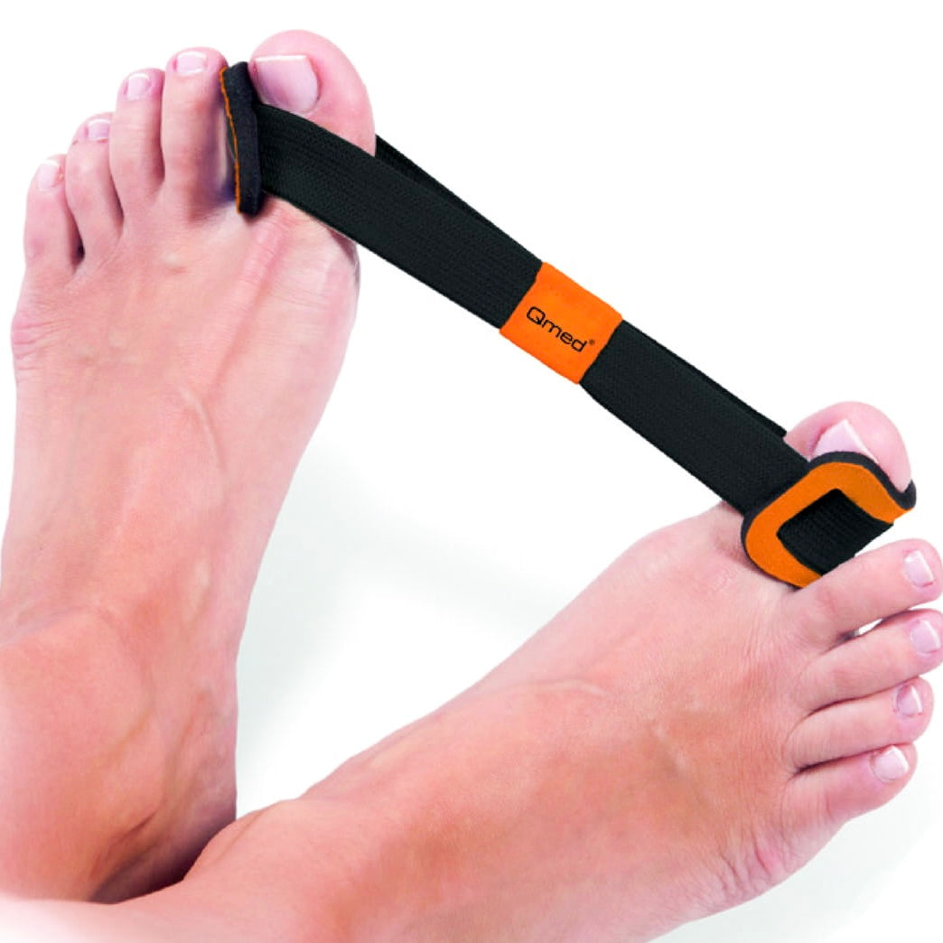 Aids for movement training for hallux valgus