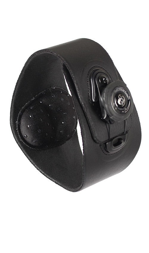 BOA elbow protector for easy and precise adjustment