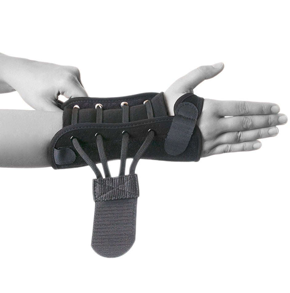 Wrist support Dynamics with splints and lacing for adjustable wrist support