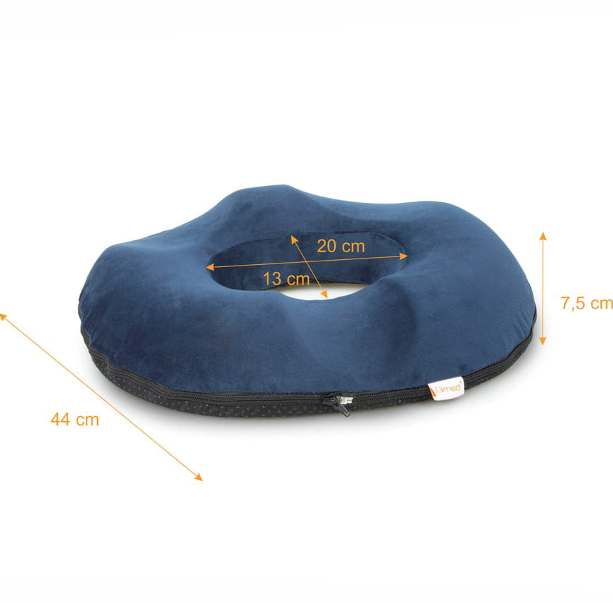 Siddpude med hul i memory foam til aflastning af haleben og tryk