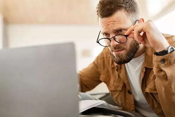 Tip 4 – Vær kritisk over for produktbeskrivelsen Person der anmelder sortiment